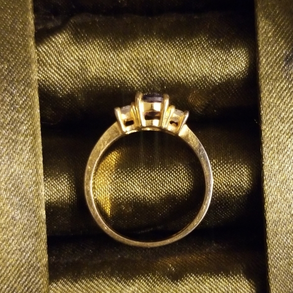 Stunning purple stone ring - Size 9 - Picture 4 of 8